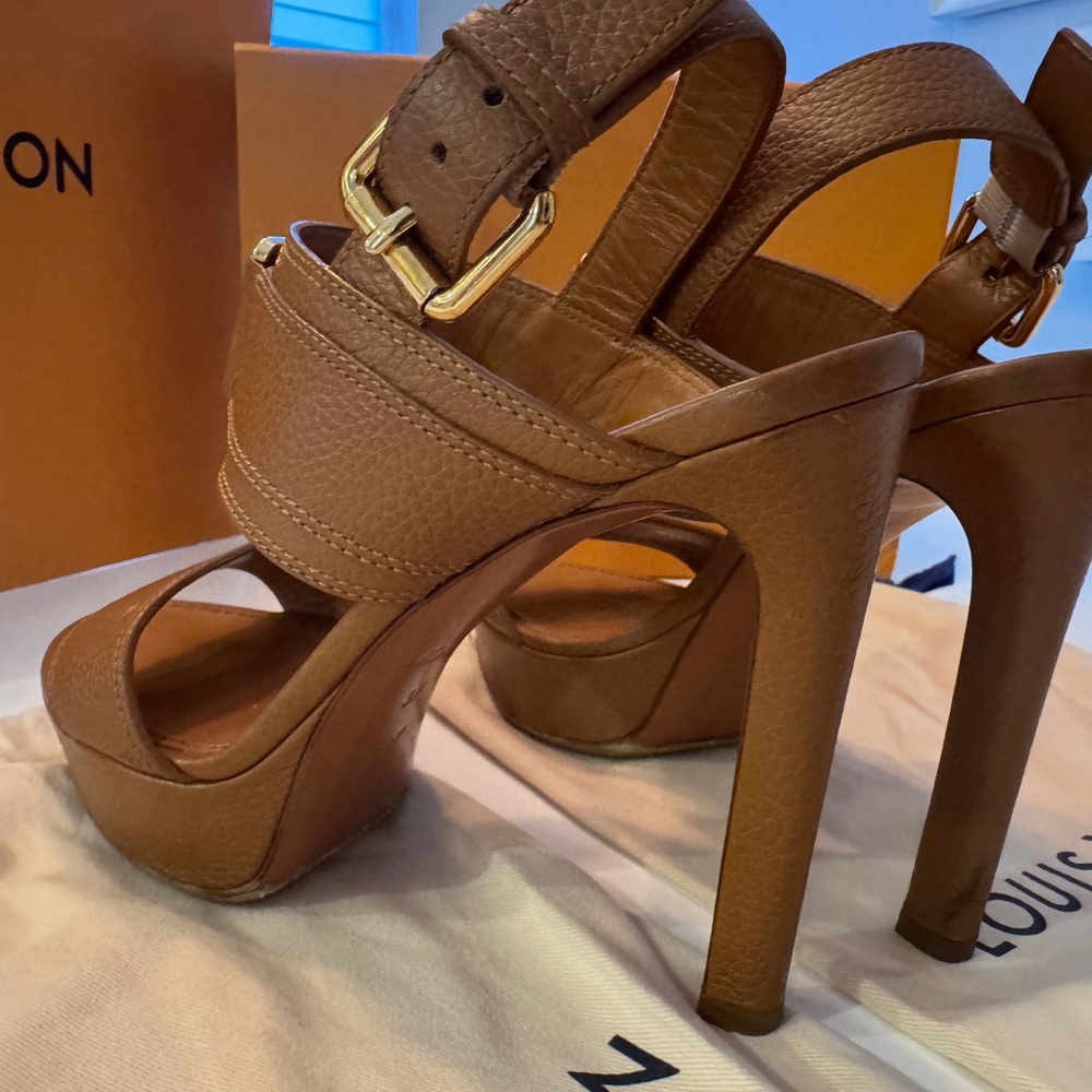 Louis Vuitton Horizon Leather Platform
Sandal Heels Brown Cognac Size 37 - Picture 9 of 13